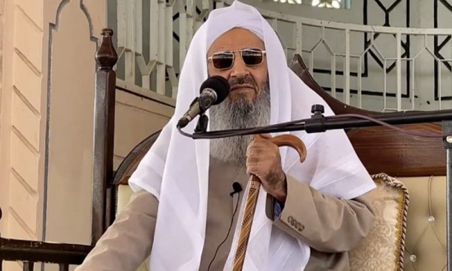 مولوی عبدالحمید: جابه‌جایی وزرا و برقراری ارتباط با کشورهای منطقه مشکل ایران را حل نمی‌کند