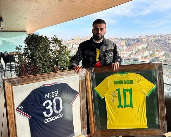 پیراهن مسی و رونالدینیو، یک میلیون و ۲۰۰ هزار لیر به نفع زلزلهزدگان فروخته شد