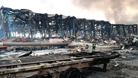 همزمان با ادامه آتشسوزی بندر رجایی، جمهوری اسلامی روز «ایمنی حمل و نقل» را برگزار میکند