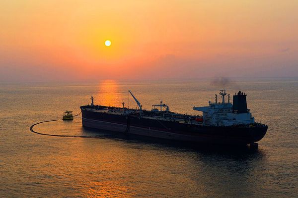 واشینگتنپست: نفت ایران در دل محاصره آمریکا همچنان در جریان است