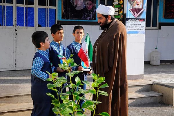 دراسة حديثة: "مناهج التعليم" الإيرانية فشلت في تحقيق أهداف النظام وأنتجت "طلابا مضطربين"