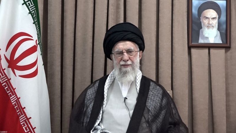 خامنه‌ای؛ ۲۱ روز در مخفیگاه