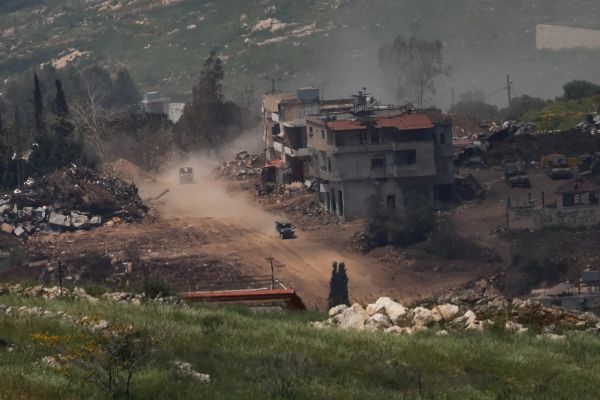 در سایه حملات متقابل اسرائیل و حزبالله، اختلافات داخلی در لبنان بالا گرفت