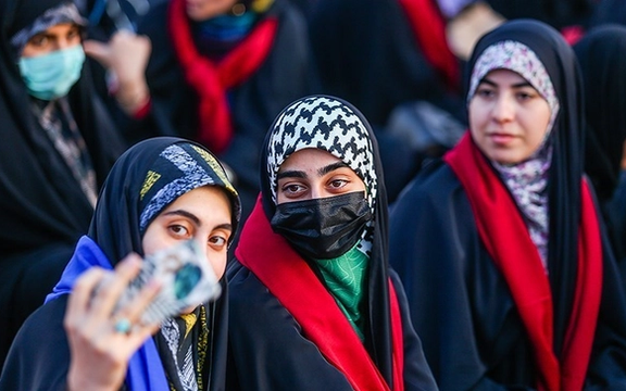 خبرگزاری وابسته به سپاه: به دانشجویان دارای حجاب تخفیف ویژه استخر داده شود