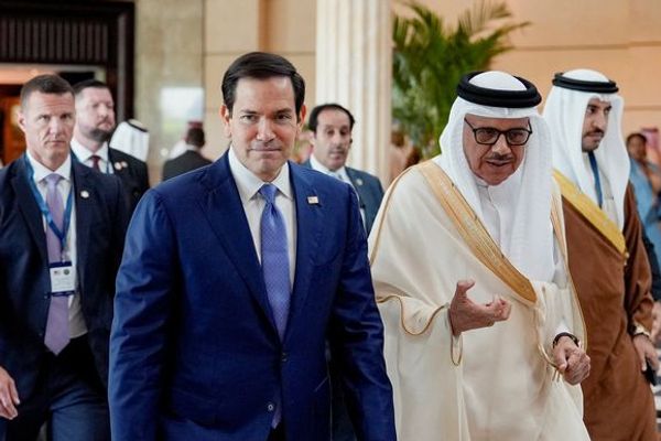 وزير خارجية أميركا: لا نريد اتفاقًا "بأي ثمن" مع إيران.. ومضيق هرمز والنووي "خطوط حمراء"