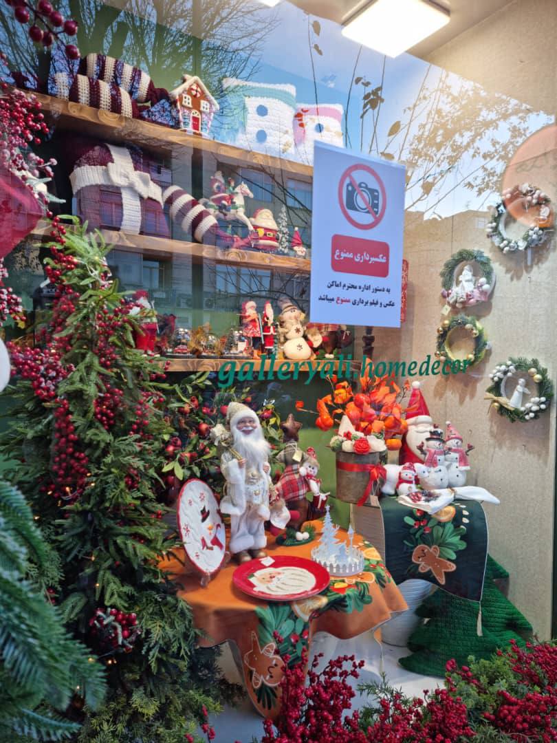 ماموران عکس‌برداری از مغازه‌ در تهران را به دلیل فروش کالای کریسمس ممنوع کردند