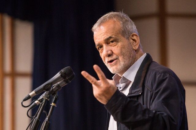 مسعود پزشکیان: با کمک روحانیون و امامان جماعت، آمریکا و اسرائیل هیچ غلطی نمی‌توانند بکنند