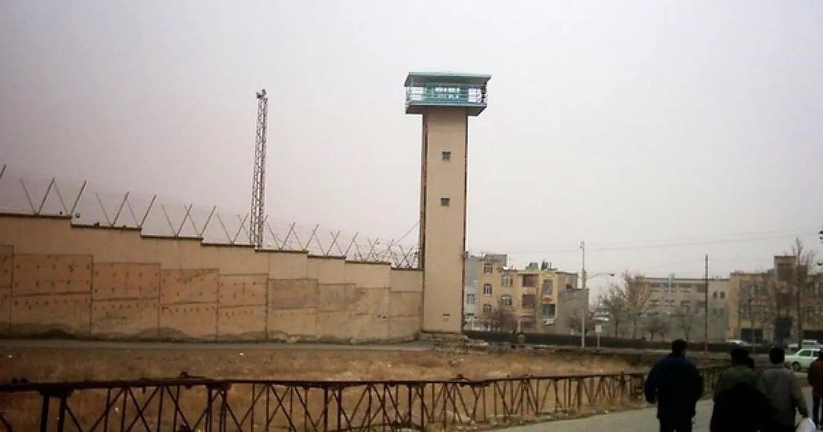 يتعرضون لانتهاكات جسدية ونفسية.. معتقلو سجن "شيبان" في إيران يهددون بالإضراب عن الطعام 