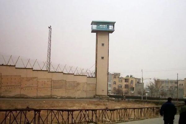 يتعرضون لانتهاكات جسدية ونفسية.. معتقلو سجن "شيبان" في إيران يهددون بالإضراب عن الطعام