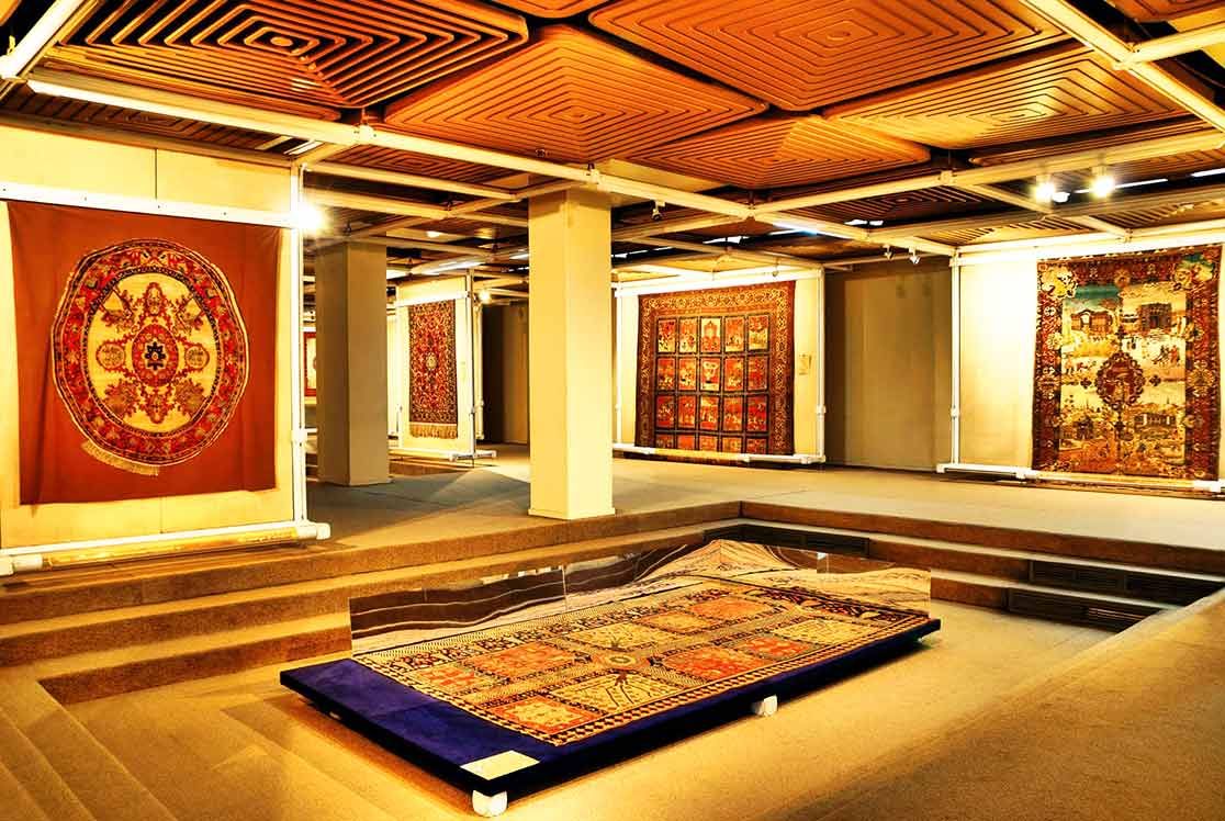 تداوم اظهارات ضد‌و‌نقیض درباره فرش‌های ناپدیده شده سعدآباد؛ انتقال فرش‌ها به موزه تکذیب شد