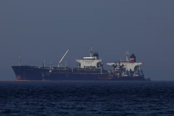 بلومبرگ: تهران خواستار ارتباط کشتیهای عبوری از تنگه هرمز با شرکتهای سپاه شد