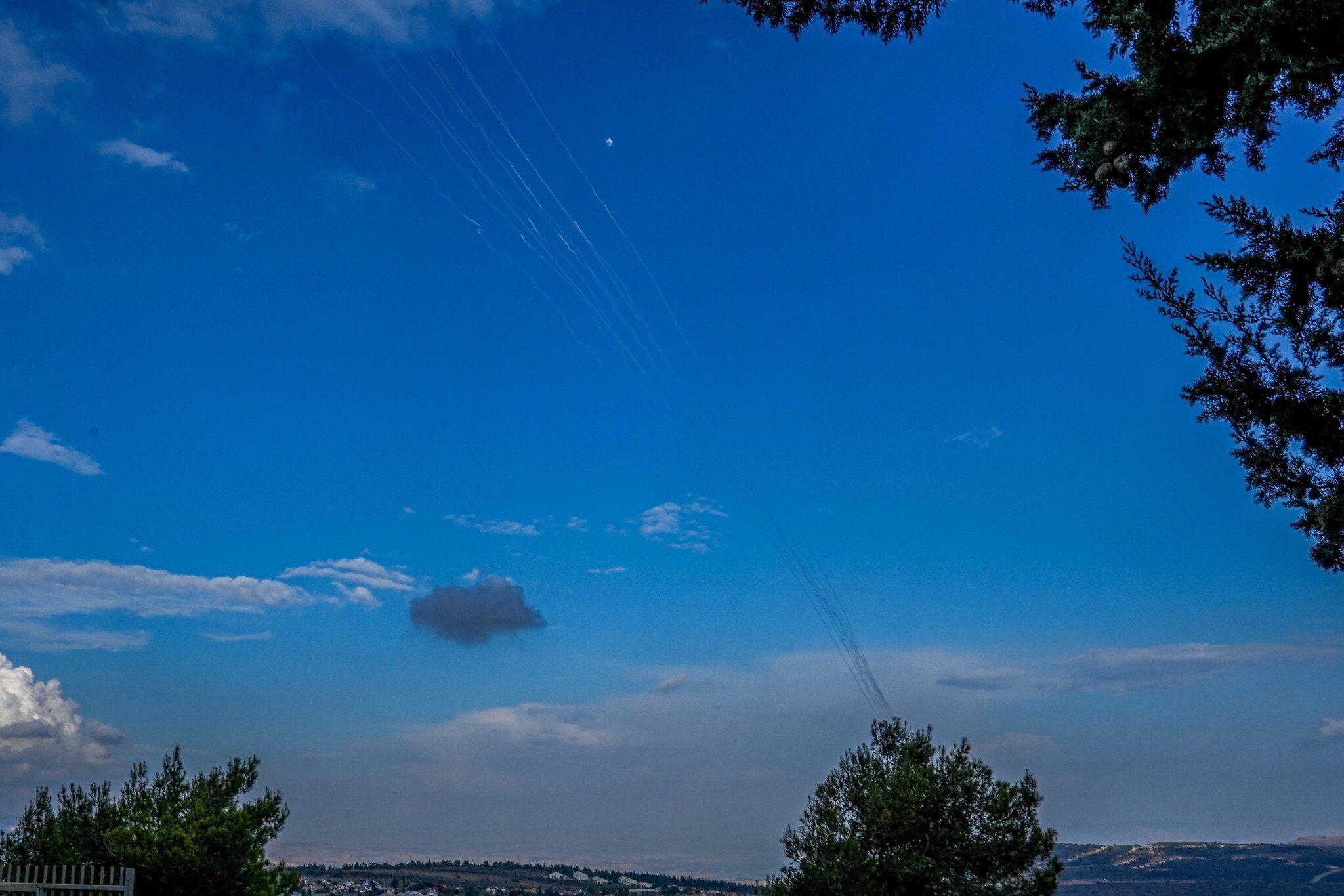 حملات توپخانه‌ای اسرائیل به لبنان پس از پرتاب ۵ راکت از منطقه مرزی