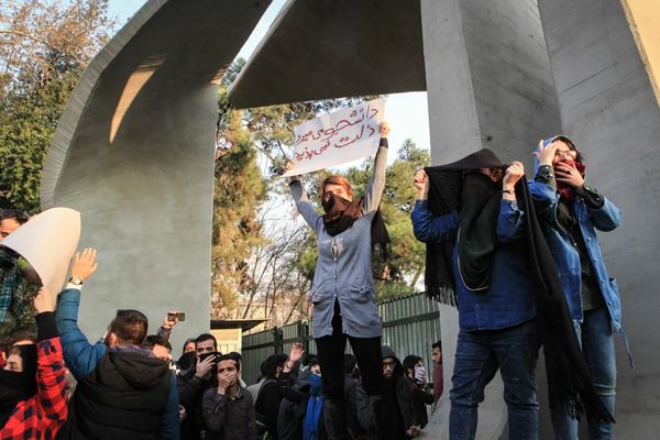 "نقابات الطلاب الإيرانيين": بدء مشروع فصل أساتذة وطلبة الجامعات غير الموالين للنظام
