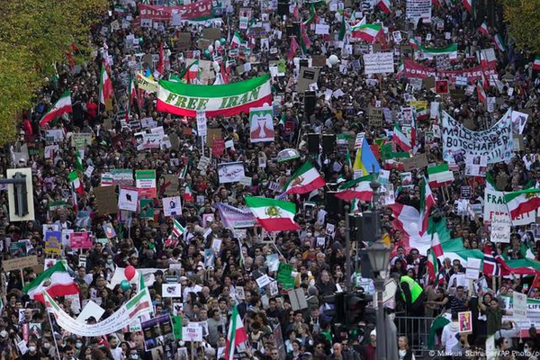 إيران: نحو 2% من الإيرانيين في الخارج لديهم ملفات سياسية أو أمنية