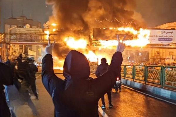جمعی از دانشجویان دانشگاه تهران: اساتید توجیهکننده کشتارها مزدور حکومت هستند