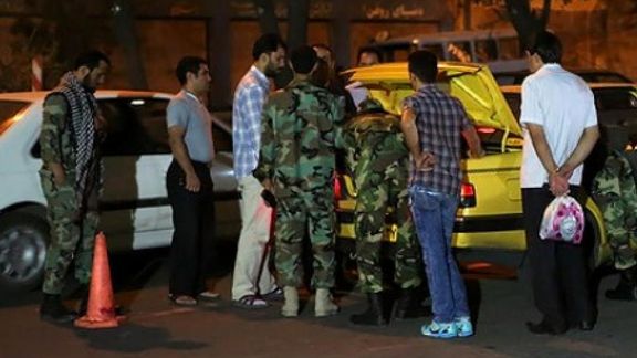 الباسيج تكثف المراقبة الأمنية على حركة المواطنين الإيرانيين في جميع أنحاء البلاد