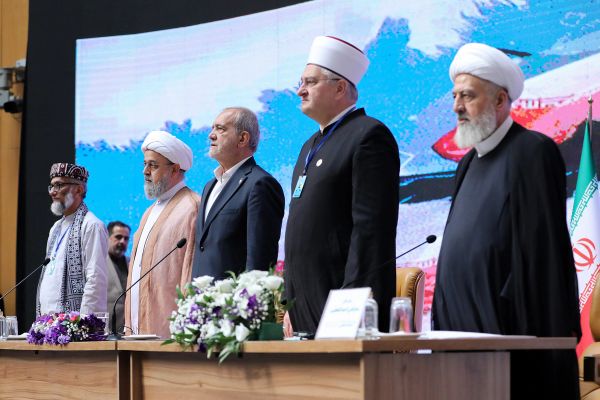 Iran president says Tehran seeks no quarrel with Muslim nations