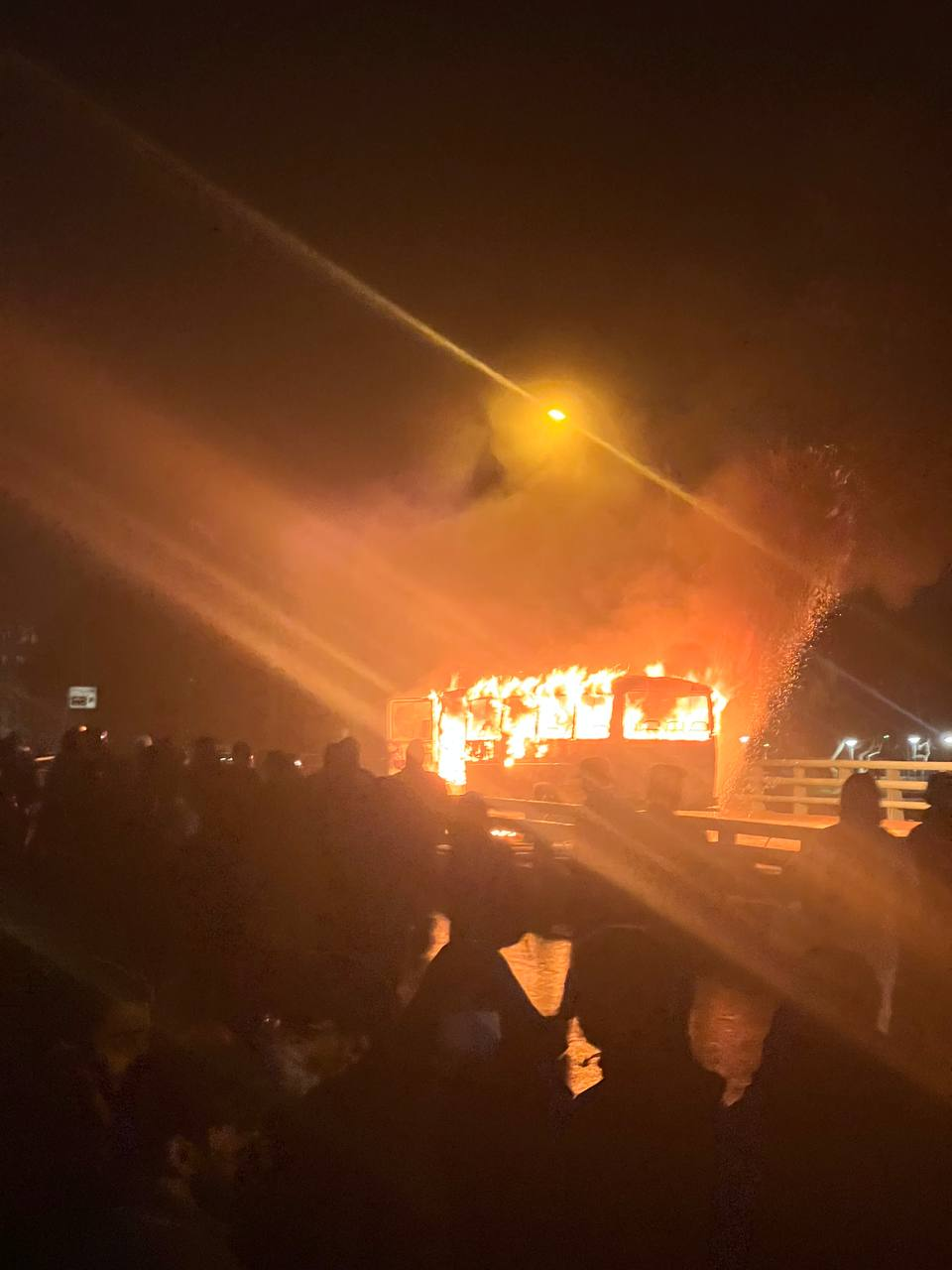 پیام مخاطب: پیکر معترضان را با خودروی زباله حمل کردند