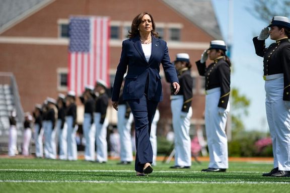 کامالا هریس شجاعت زنان معترض ایران را الهامبخش خواند