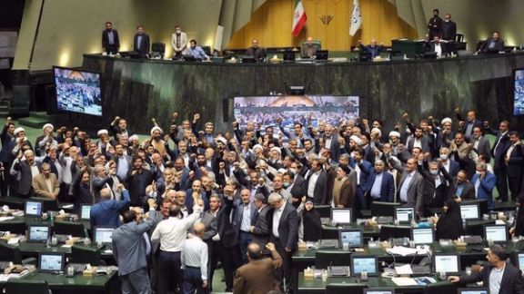 نمایندگان مجلس دو فوریت لایحه دولت پزشکیان برای کنترل فضای مجازی را تصویب کردند