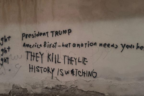 "وول ستريت جورنال": زمن عقد الصفقات مع طهران انتهى.. والخيار الصحيح "تغيير النظام"