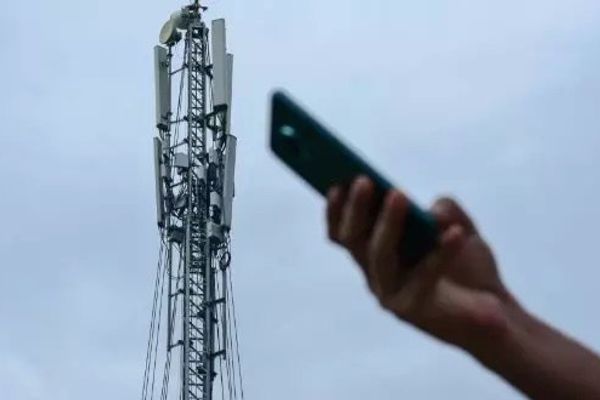 Iranian lawmaker links mobile disruptions to power shortages