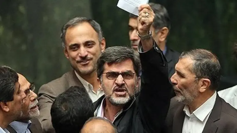 برلماني إيراني يوبخ زميله: "ظن أن كونه رجل دين يتيح له فعل ما يشاء"