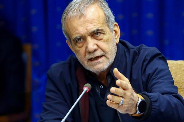 پزشکیان: با شعار نمیشود مشکلات را حل کرد، اگر اراده کنیم همه مشکلات را میتوان حل کرد