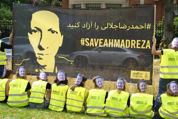 السويد تكرّر تحذيرها من السفر إلى إيران.. وتؤكد مواصلة جهود الإفراج عن رضا جلالي