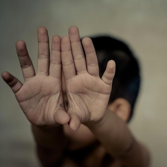 معاون سازمان بهزیستی: دختران بیش از پسران در معرض کودکآزاری قرار دارند