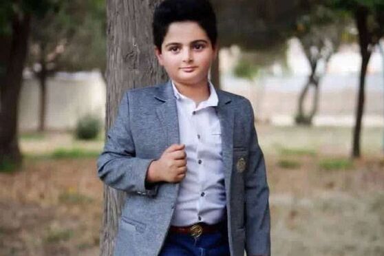 کودکی ١٠ ساله به نام کیان پیرفلک در جریان خیزش انقلابی مردم ایذه به ضرب گلوله کشته شد
