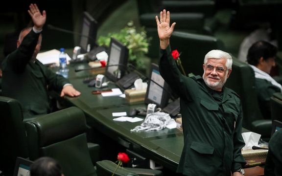 عارف سابقه طرح مواضع چالشی علیه خامنهای و حکومت را ندارد