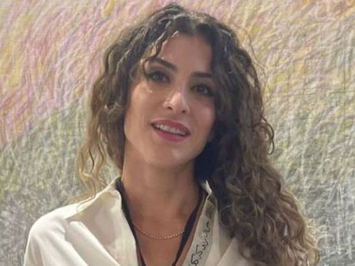 ویشکا آسایش، بدون حجاب اجباری در پاریس