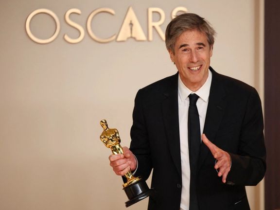 والتر سالس پس از دریافت جایزه اسکار