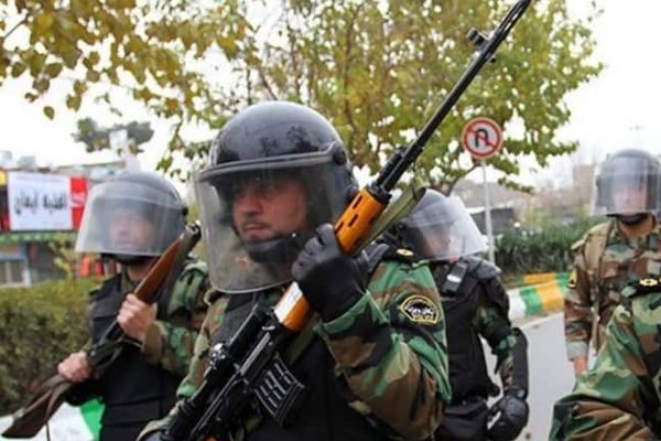 "العفو الدولية": السلطات الإيرانية تخفي قتل المتظاهرين عبر قمع عسكري واسع