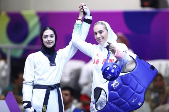 File photo of Iranian taekwondo athlete Rozhan Goudarzi (left) competing at a domestic tournament in Iran