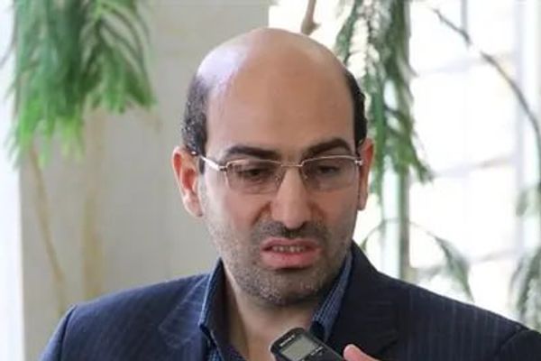 ابوترابی، نماینده نجفآباد: مردم در چهارشنبهسوری پرچم آمریکا و اسرائیل را آتش بزنند