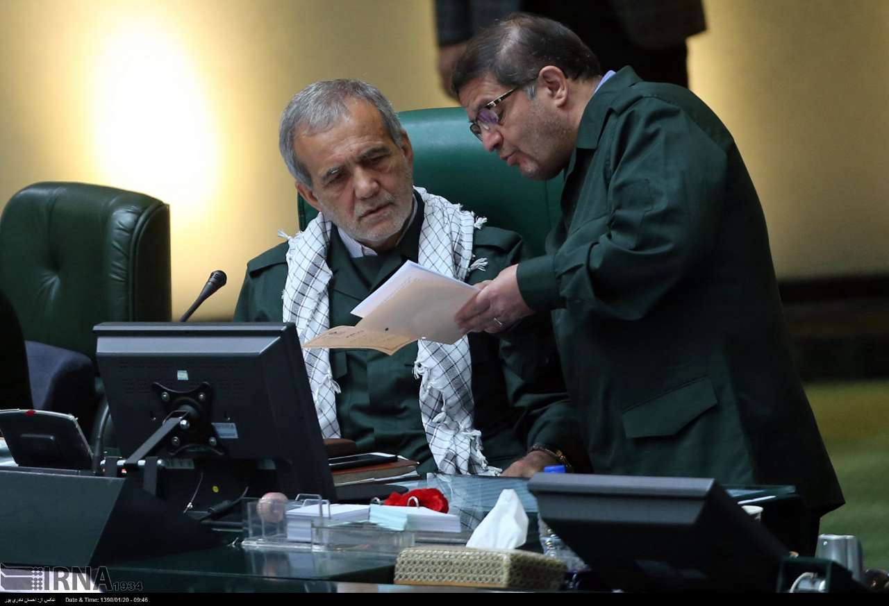 تصاویر پزشکیان با یونیفورم سپاه پس از نامزدی او دوباره در رسانه‌ها بازنشر شد