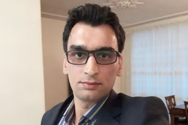 سجين سياسي إيراني يدخل في إضراب عن الطعام احتجاجا على عنف عناصر وزارة الاستخبارات