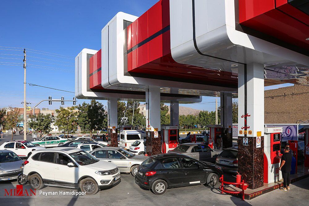 Congestion at an Iranian gas station (file photo)