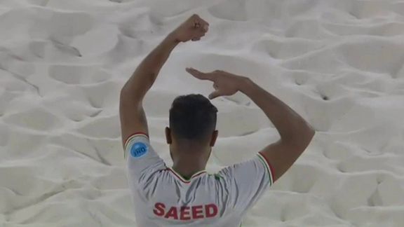 Iranian beach football player Saeed Piramoun’s gesture of cutting his hair in solidarity with women protesting forced hijab in Iran