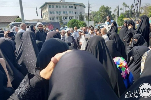 بر اساس گزارشها، گروهی از شهروندان در بابل علیه واکسیناسیون کرونا تجمع کردند