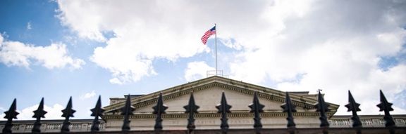 الخزانة الأميركية تفرض عقوبات على بنك اليمن الدولي و3 مسؤولين فيه "لدعمهم الحوثيين"