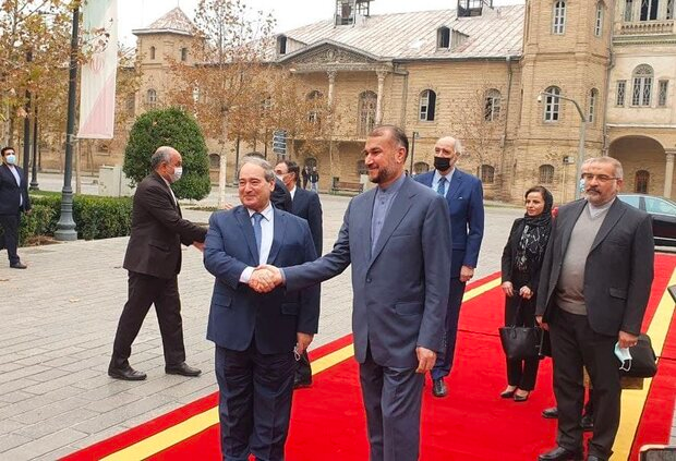 دیدار وزیر خارجه سوریه با مقام‌های ایران؛ اعلام آمادگی تهران برای کمک بیشتر به سوریه