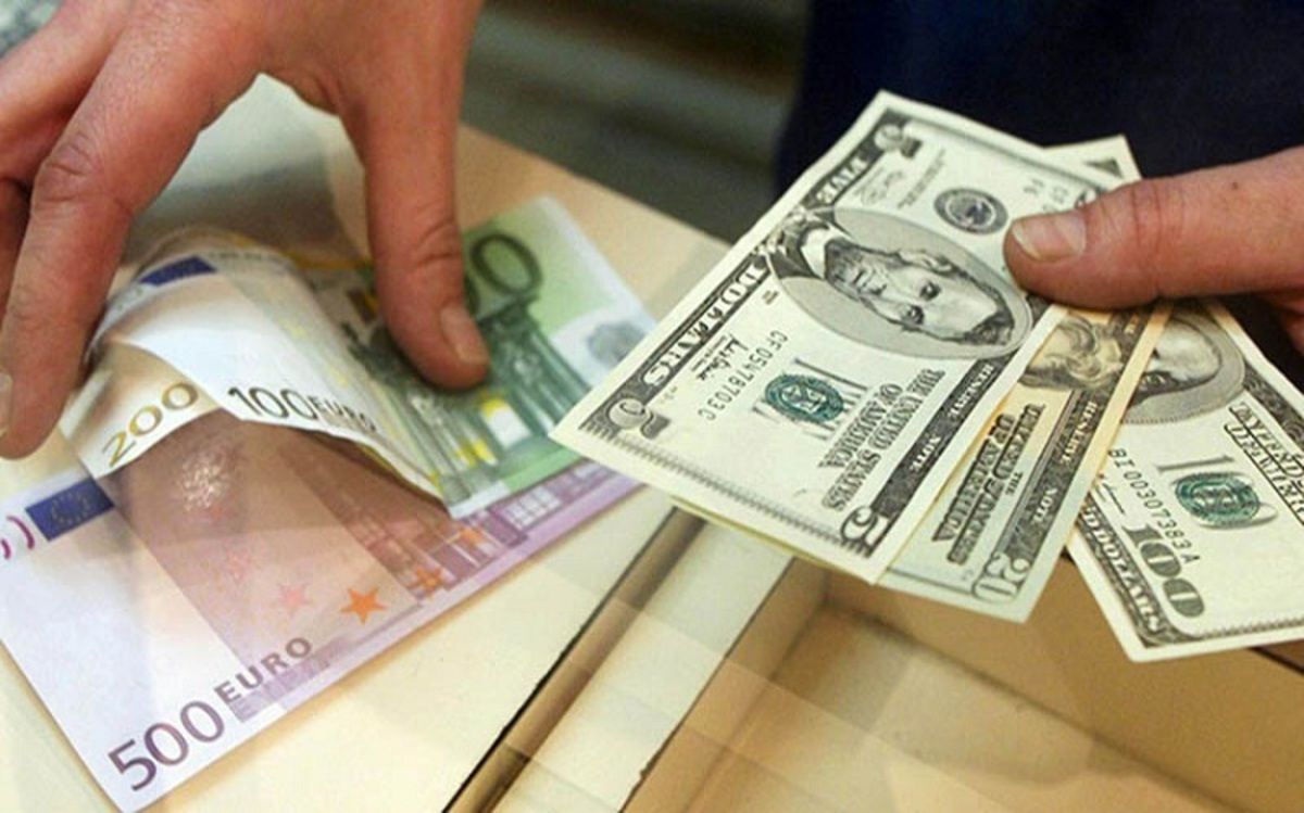 Iran's Currency Continues To Fall After Disappointing Nuclear Talks