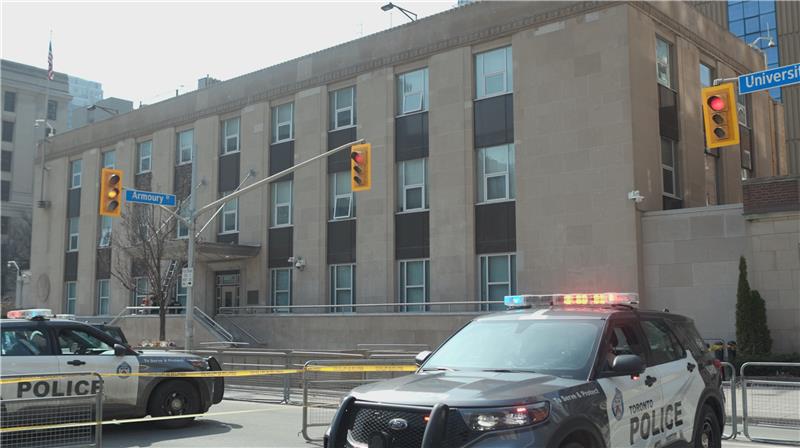 ساختمان کنسولگری آمریکا در تورنتو پس از تیراندازی 