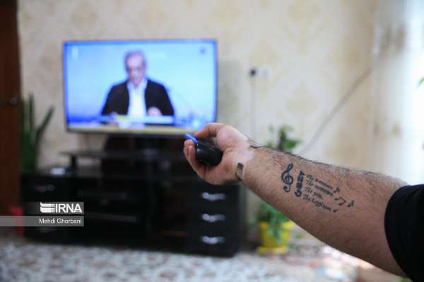 Iranian Activists and Families of Slain Protesters Join Election Boycott