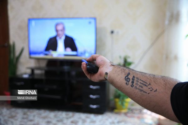 Iranian Activists and Families of Slain Protesters Join Election Boycott