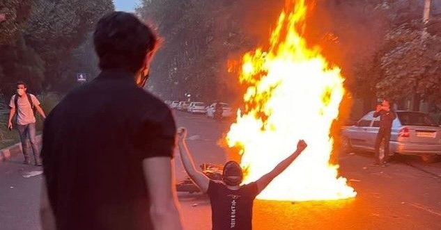 Officials Enrage Young Iranians By 'Marginalizing, Humiliating' Them