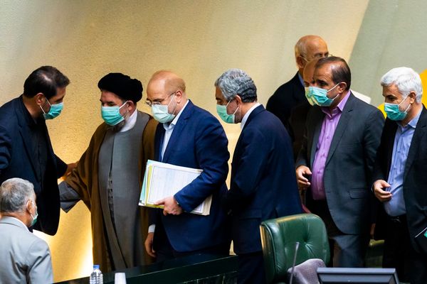 Iran's Conservatives Warn Raisi Against 'Inaction, Indecision'